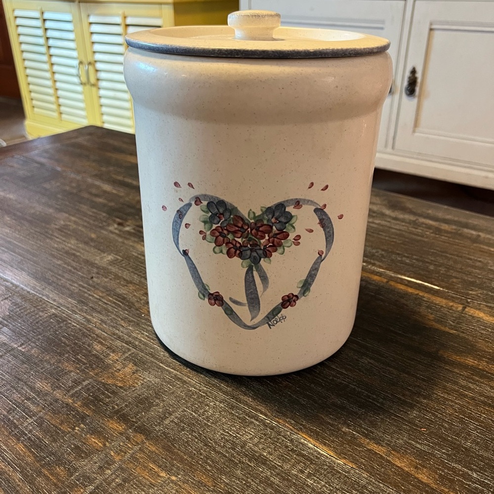 Noel Pie Plate Co. Hand Painted Heart Design Stoneware Canister
